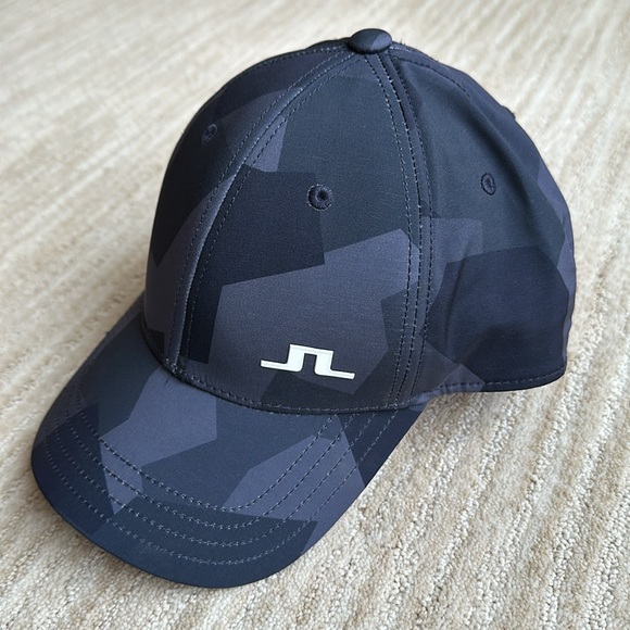 J. Lindeberg Other - J. LINDEBERG Camo Print Golf Cap Hat Gray Black Camo OSFM